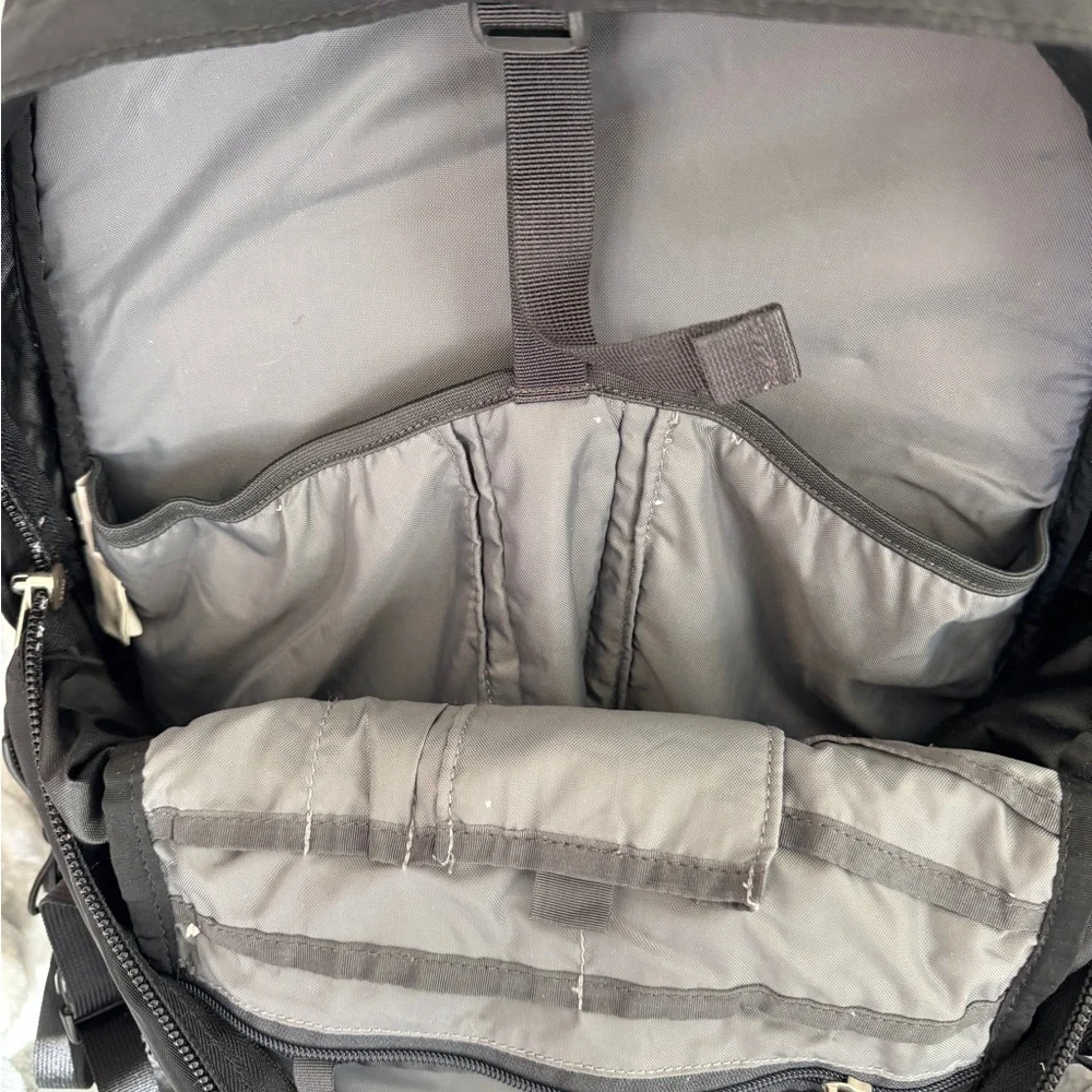 The North Face Men's Black Backpack - Durable Everyday Pack